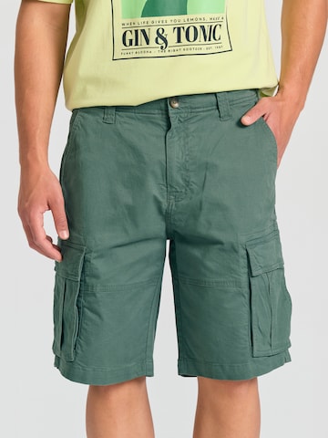 Loosefit Pantalon cargo Funky Buddha en vert : devant