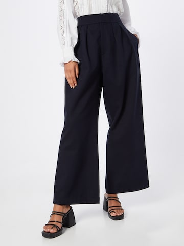 Ted Baker Wide leg Παντελόνι πλισέ 'OAKLIA' σε μπλε: μπροστά