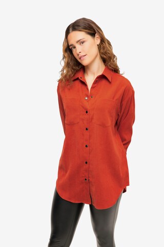 Studio Untold Blouse in Red: front