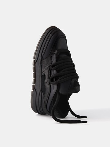 Bershka Sneaker in Schwarz
