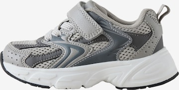 Next Sneaker in Grau: Vorderseite