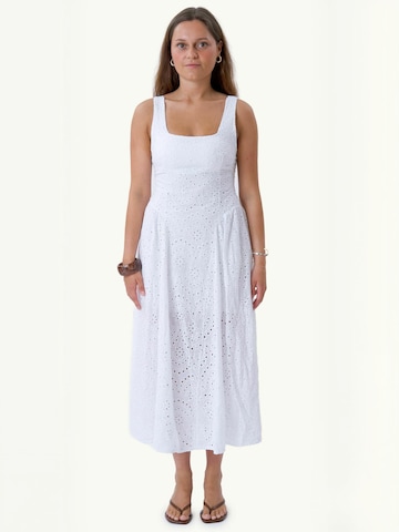 TEESHOPPEN Dress ' Asta ' in White: front