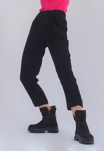 FRESHLIONS Tapered Pleat-front trousers 'Selma' in Black