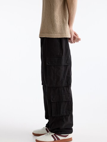 Pull&Bear Loose fit Cargo trousers in Black