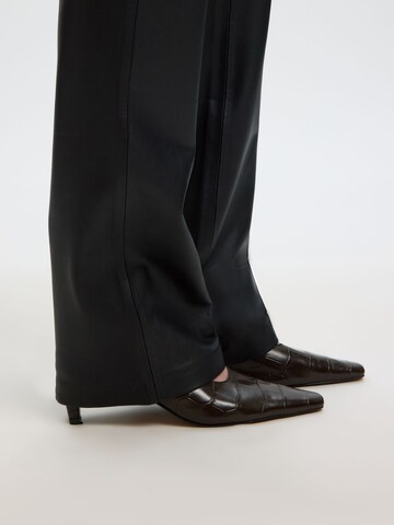 SELECTED Regular Trousers in Black