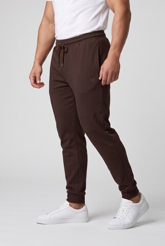 Men Plus Tapered Trousers in Brown