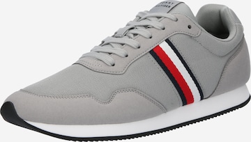 Sneaker bassa 'Essential 1985' di TOMMY HILFIGER in grigio: frontale