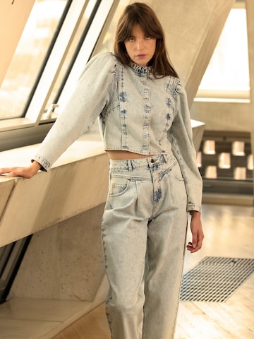 Aligne Tapered Bandplooi jeans 'Carolyn' in Blauw