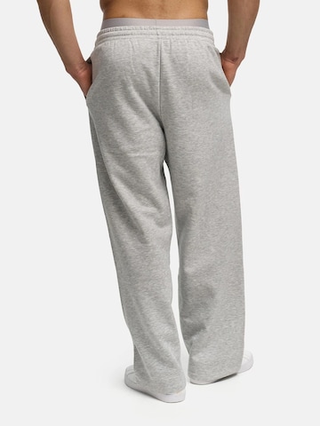 Regular Pantalon 'Relaxed Straight' cfab (formerly creamy fabrics) en gris
