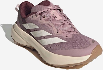 Chaussure basse 'Tracefinder Plus' ADIDAS TERREX en rose : devant