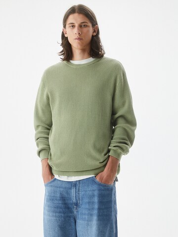 Pulover de la Pull&Bear pe verde: față