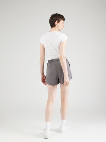 Trendyol Regular Shorts in Grau