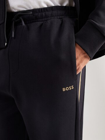 Tapered Pantaloni 'Hadikonos' di BOSS in nero