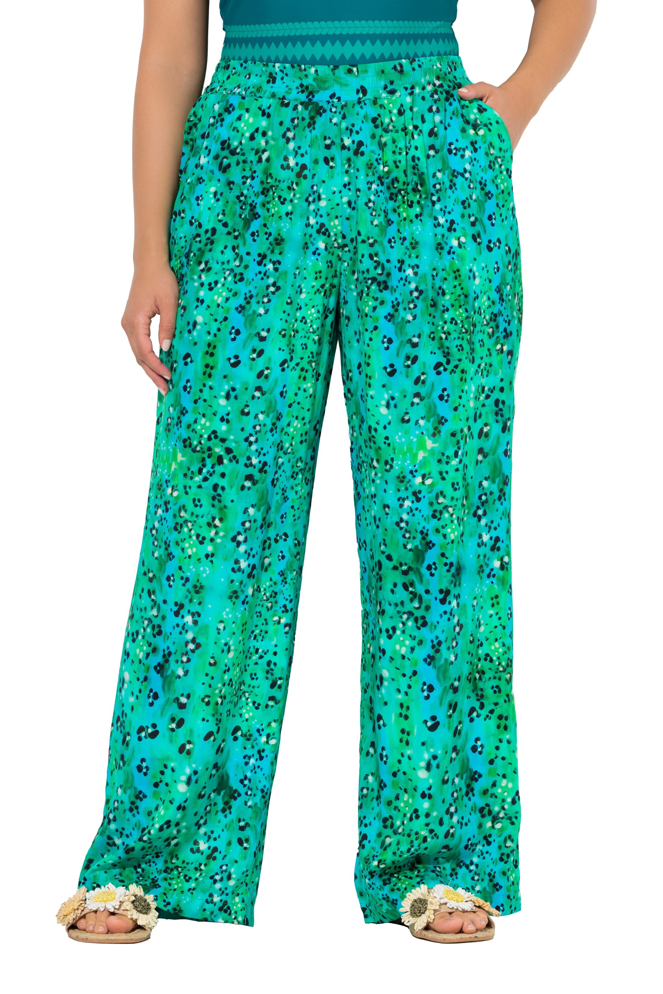 Ulla Popken Loosefit Hose in Grün: Vorderseite