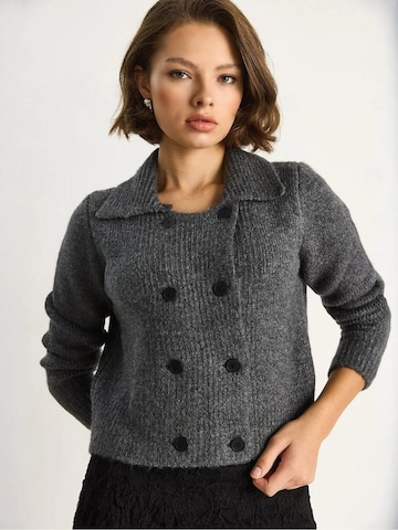 Cardigan Bianco Lucci en gris