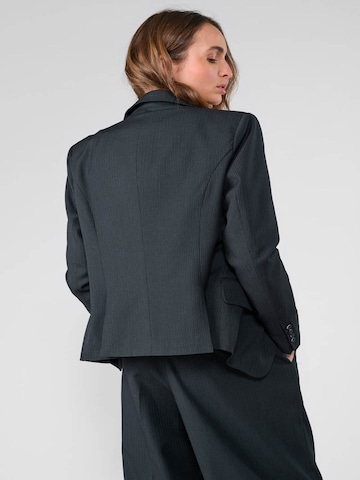 Veste mi-saison 'EVERA' Le Temps Des Cerises en noir