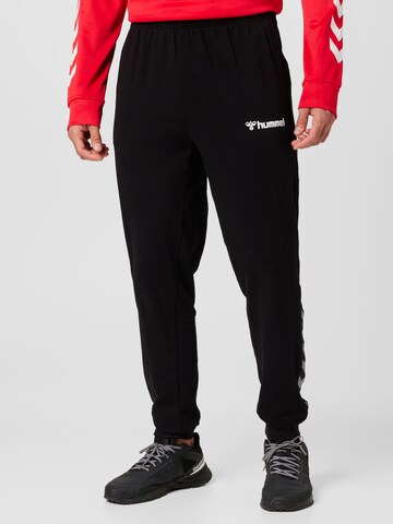 Hummel Tapered Sportbroek in Zwart: voorkant