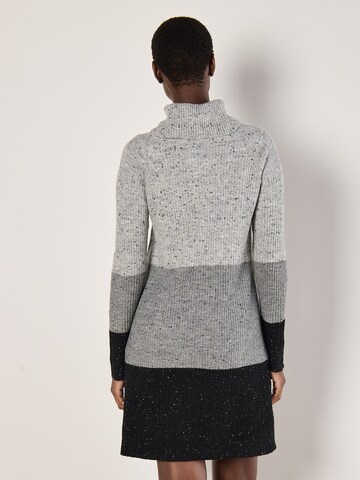 Robes en maille Apricot en gris