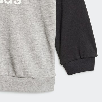Survêtement 'Essentials' ADIDAS SPORTSWEAR en gris