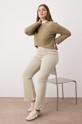 Trendyol Curve Boot cut Jeans in Beige
