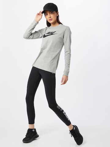 Nike Sportswear Shirt 'Essential' in Grau