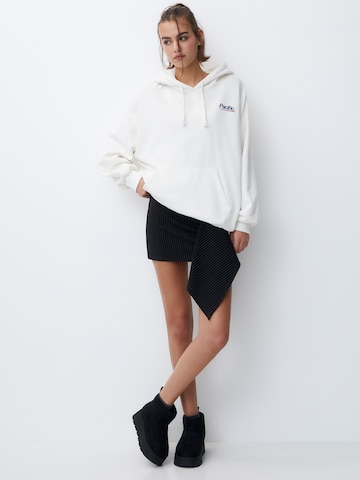 Sweat-shirt Pull&Bear en blanc