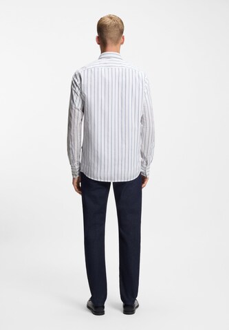 Coupe regular Chemise BOSS en blanc