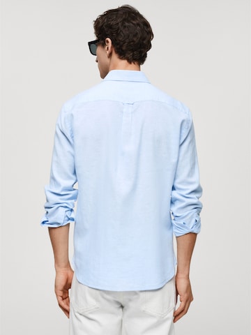 MANGO MAN Klasický střih Košile 'Emma' – modrá