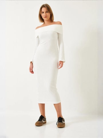 Bianco Lucci Dress in White: front