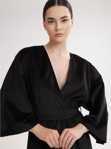 4TAILORS - Kimono 'Scarlet' en negro