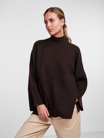 Pullover 'JADE' di PIECES in marrone: frontale