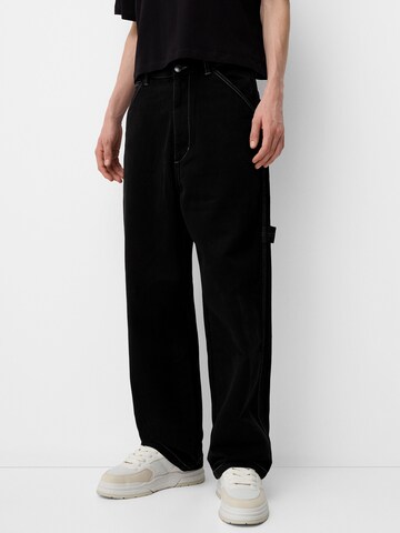 BershkaLoosefit Traperice - crna boja: prednji dio