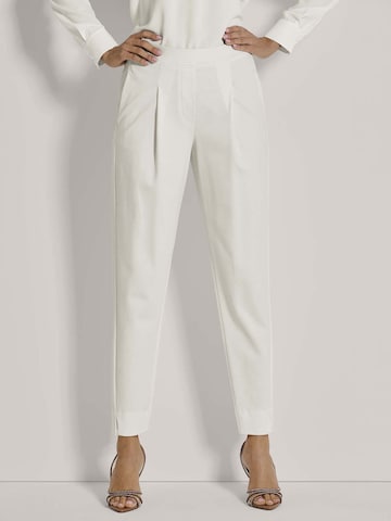 MADELEINE Tapered Hose in Weiß: Vorderseite
