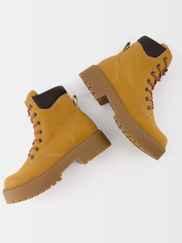 Bottines à lacets Bershka en beige