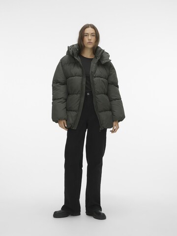 VERO MODA Vinterjakke 'NIO' i grå
