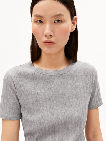 T-shirt ARMEDANGELS en gris