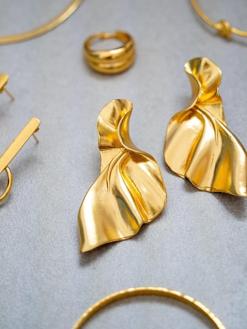 Les Reines Oorbellen 'Graceful Wings - Statement Earrings 24K Gold Plated' in Goud