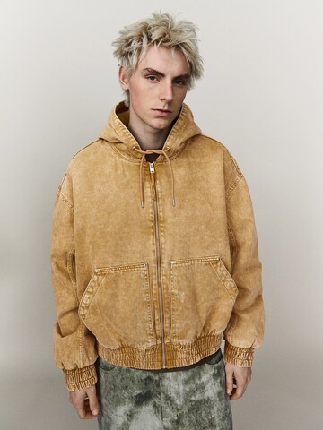 BershkaPrijelazna jakna - smeđa boja: prednji dio