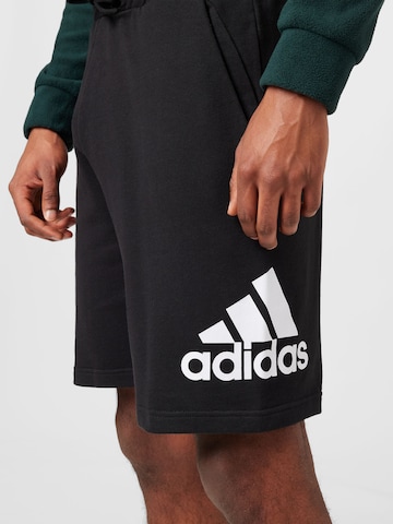 ADIDAS SPORTSWEAR Štandardný strih Športové nohavice 'Essentials' - Čierna