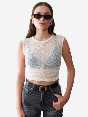 Dilvin Top in White: front