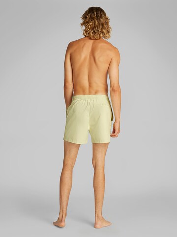 Calvin Klein Swimwear Badshorts i gul