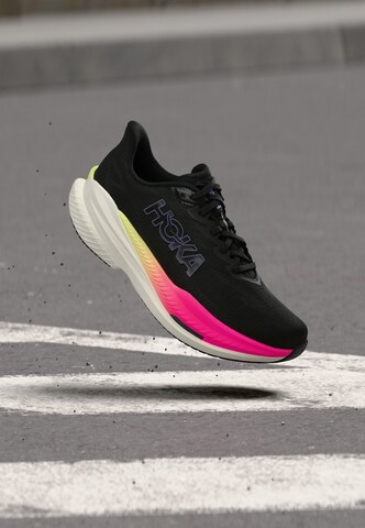 Sneaker de alergat 'MACH X 3' de la HOKA pe negru