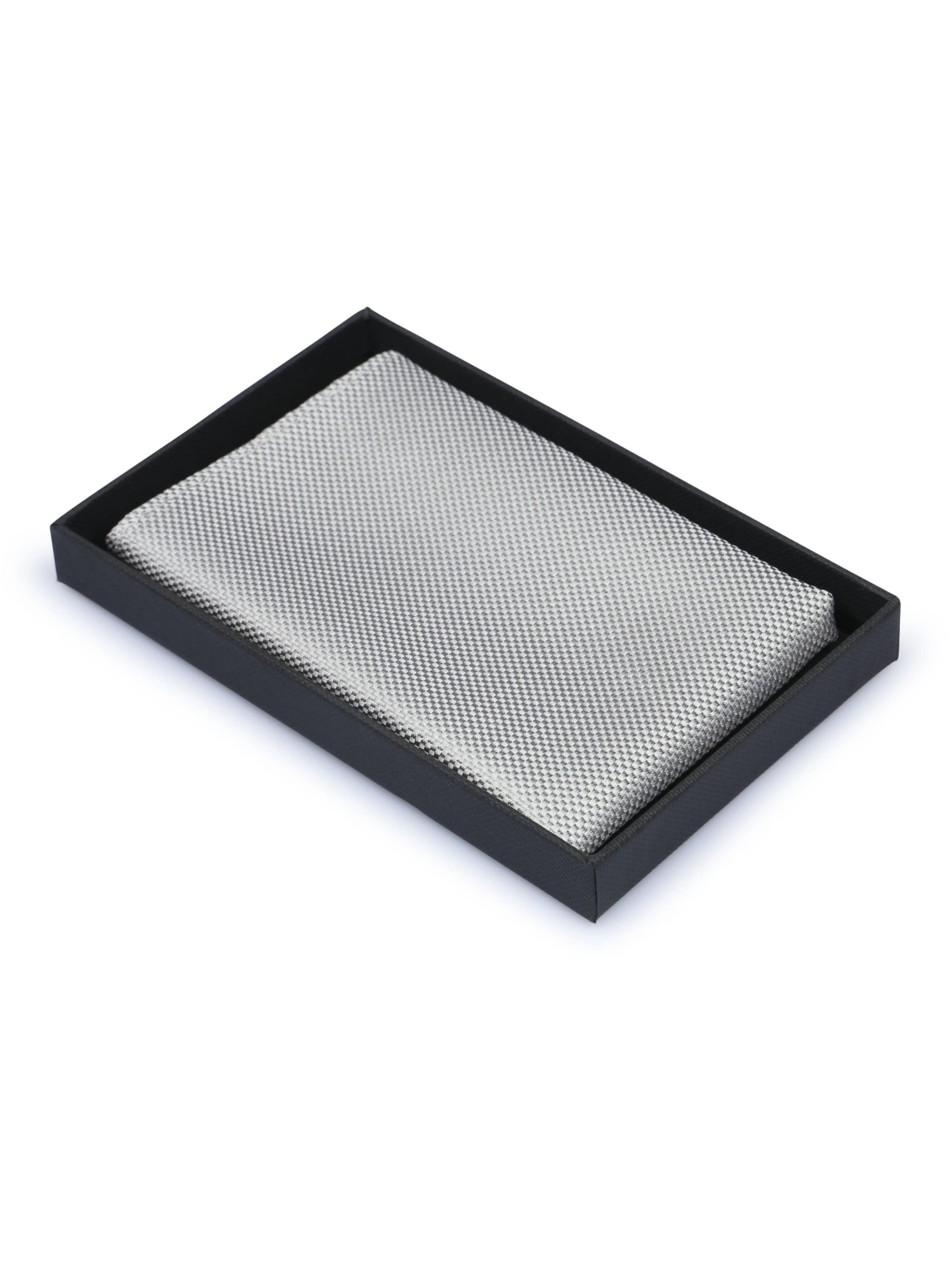 Suitable Pocket square in Silver
