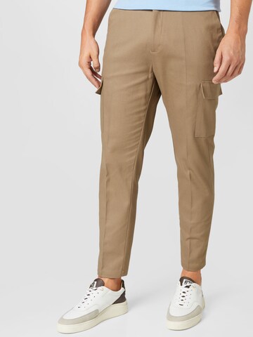 Coupe slim Pantalon cargo BURTON MENSWEAR LONDON en marron : devant