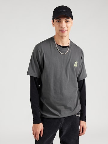 ADIDAS ORIGINALS Футболка 'RACING CAR' в Серый