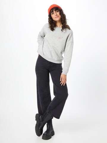 PIECES Sweatshirt in Grau