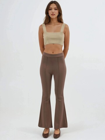Flared Pantaloni di Hiccup in marrone