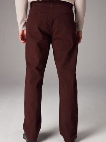Next Regular Chino in Rood