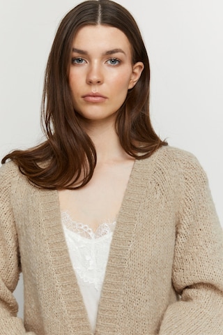 b.young Strickcardigan in Beige