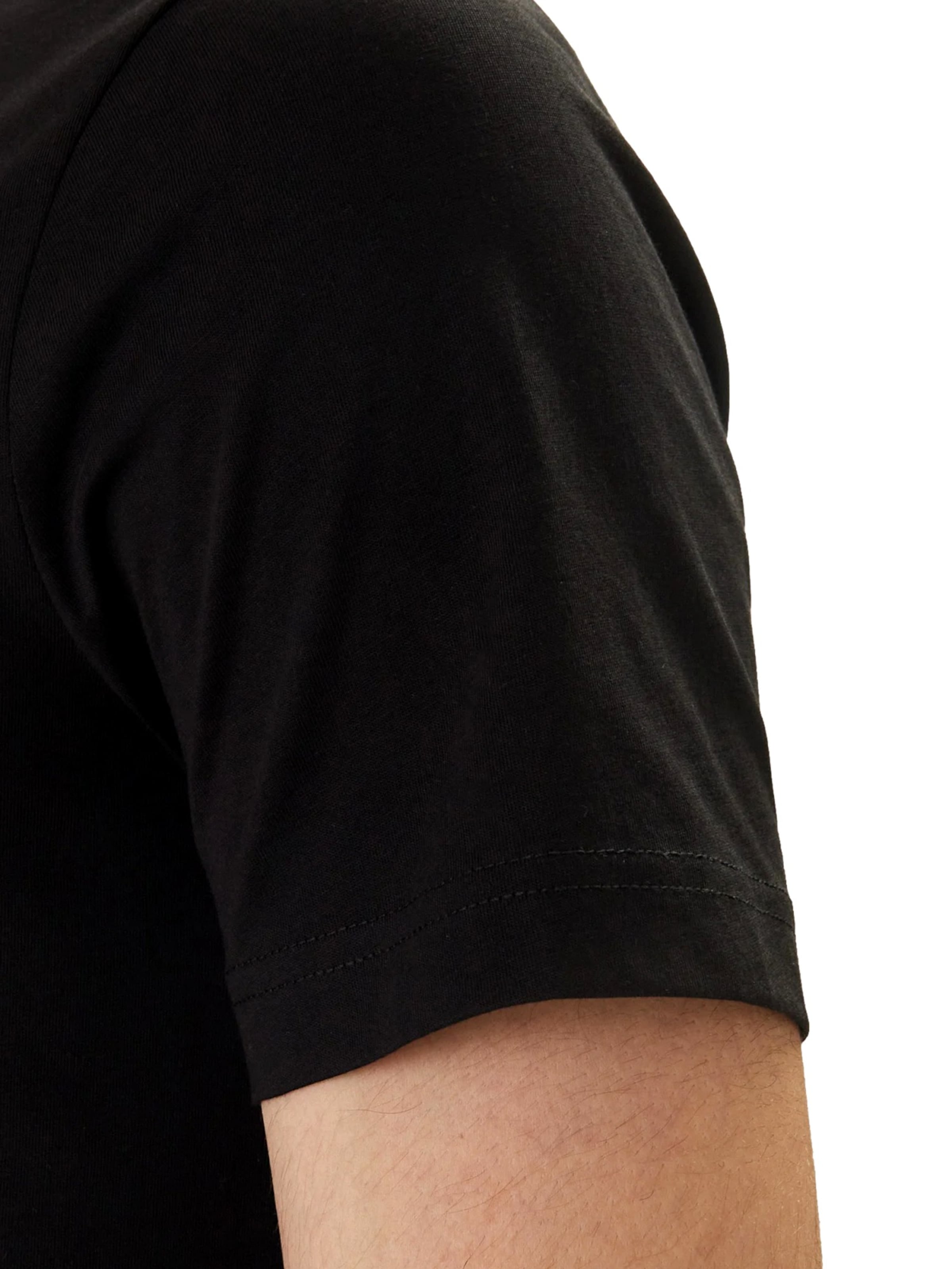 EA7 Emporio Armani Bluser & t-shirts i sort